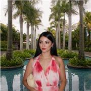 Professeure dynamique d’anglais avec expérience aux États-Unis propose des cours en ligne pour tout âge.